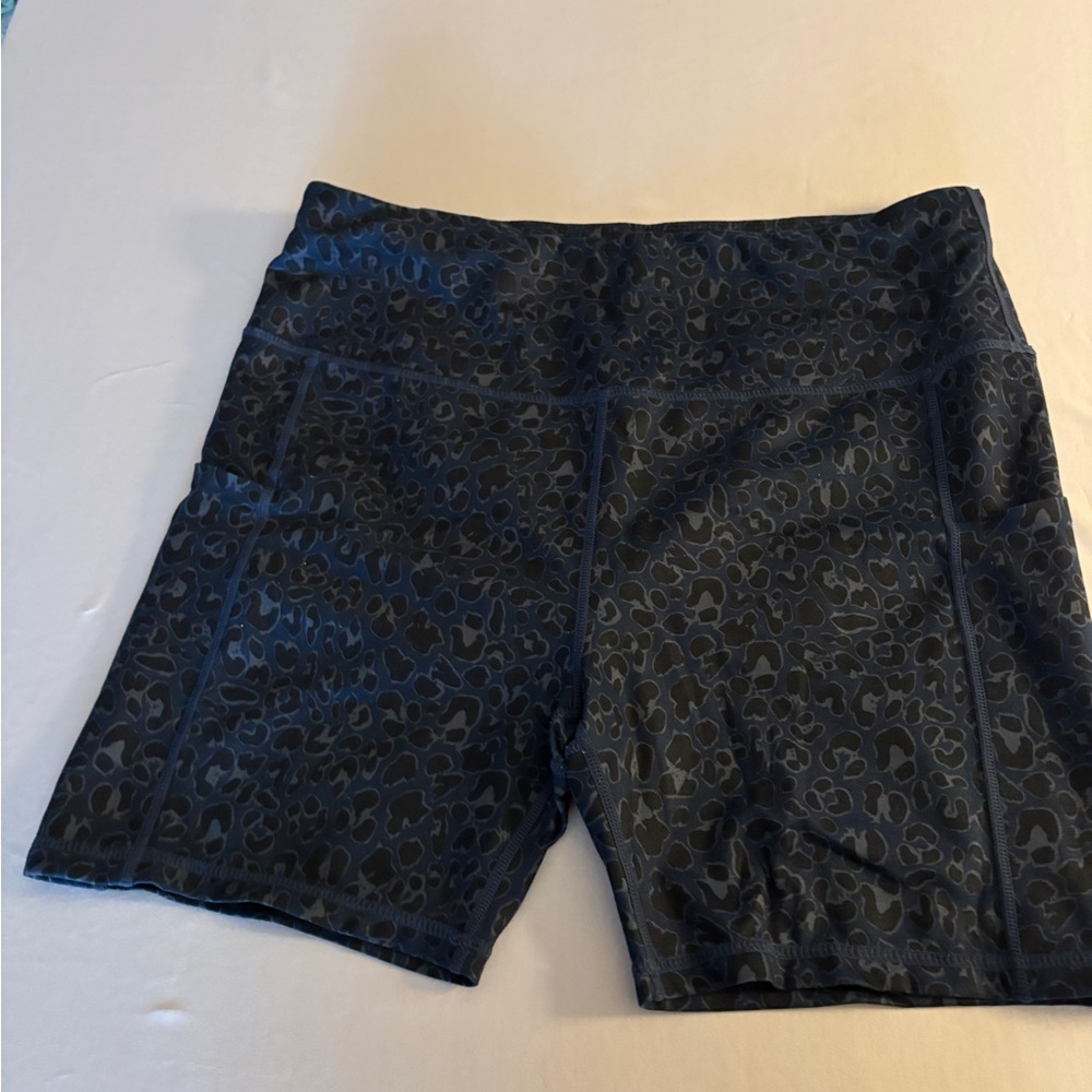 Stylish Blue Leopard Print Bike Shorts